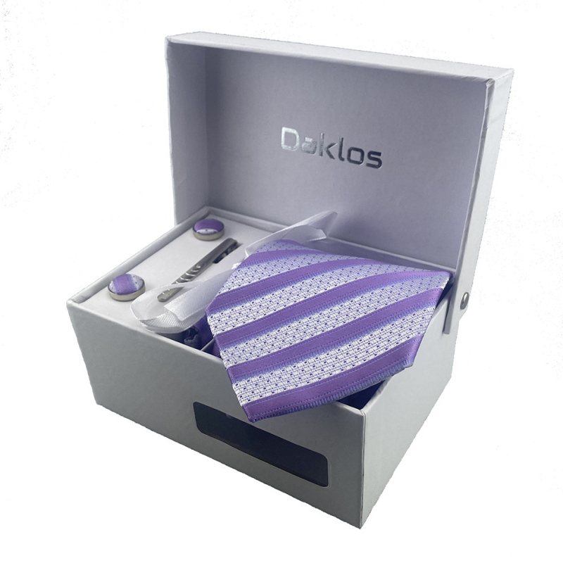 Luxusní set s fialovými a stříbrnými s pruhy - Kravata, kapesníček, manžetové knoflíčky, kravatová spona v dárkovém balení